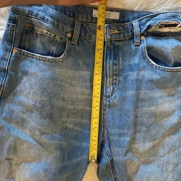 Extra distressed  Dynamite Cara jeans - Picture 6 of 9